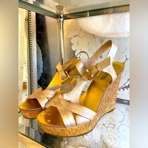 Micheal Kors Platform Soft Leather Gold Shoes Size 7.5